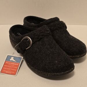 Aetrex Black Slip-On Clogs with Buckle